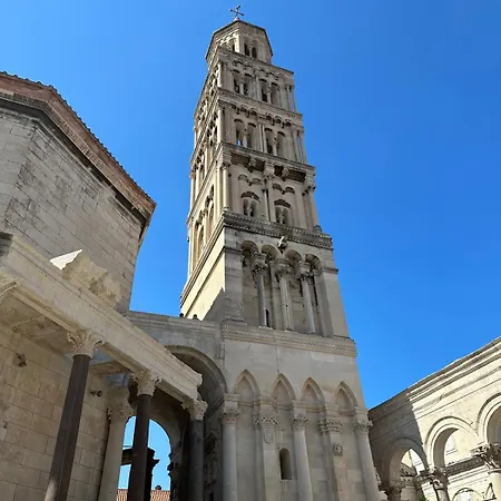 Alida Luxe アパート