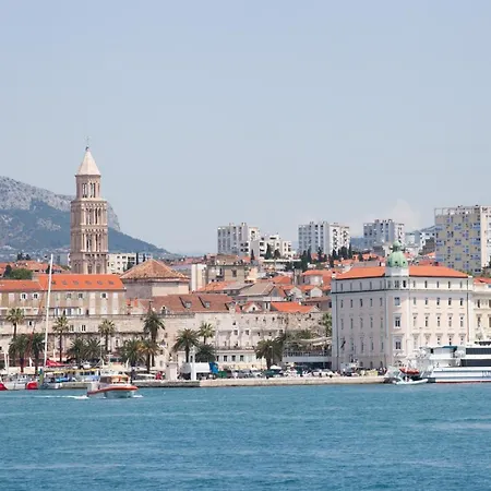 アパート Alida Luxe